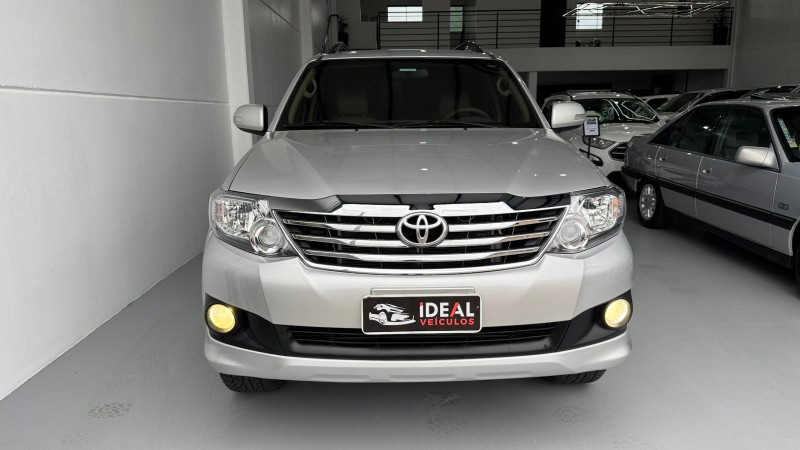 TOYOTA SW4 SR 2.7 /2013 IDEAL VEÍCULOS LAJEADO / Carros no Vale