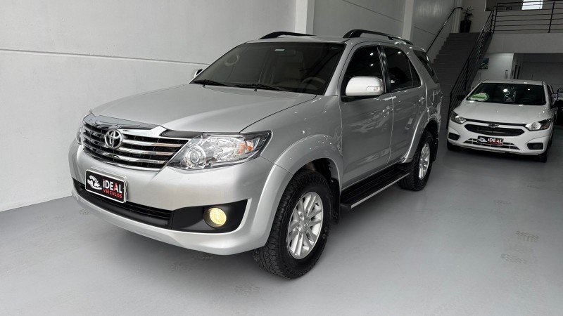 TOYOTA SW4 SR 2.7 /2013 IDEAL VEÍCULOS LAJEADO / Carros no Vale