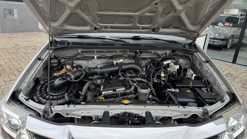 TOYOTA HILUX SW4 2.7 SR /2014 IDEAL VEÍCULOS LAJEADO / Carros no Vale