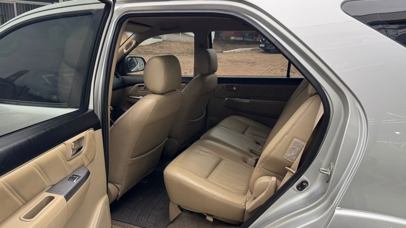 TOYOTA HILUX SW4 2.7 SR /2014 IDEAL VEÍCULOS LAJEADO / Carros no Vale