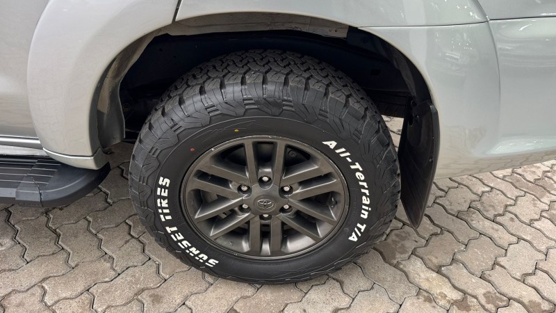 TOYOTA HILUX SW4 2.7 SR /2014 IDEAL VEÍCULOS LAJEADO / Carros no Vale