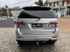 TOYOTA HILUX SW4 2.7 SR /2014 IDEAL VEÍCULOS LAJEADO / Carros no Vale