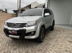 TOYOTA HILUX SW4 2.7 SR /2014 IDEAL VEÍCULOS LAJEADO / Carros no Vale