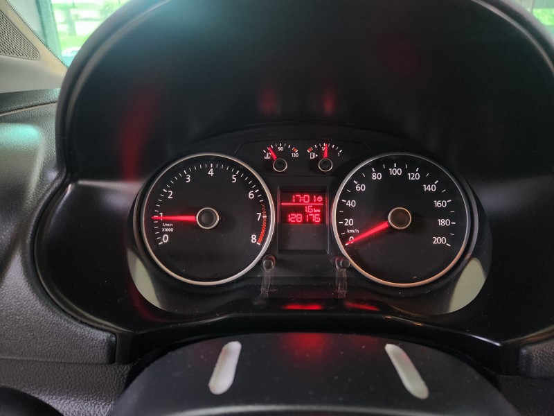 VOLKSWAGEN GOL CITY G6 1.0 / 2013/2014 TS VEÍCULOS ANTA GORDA / Carros no Vale
