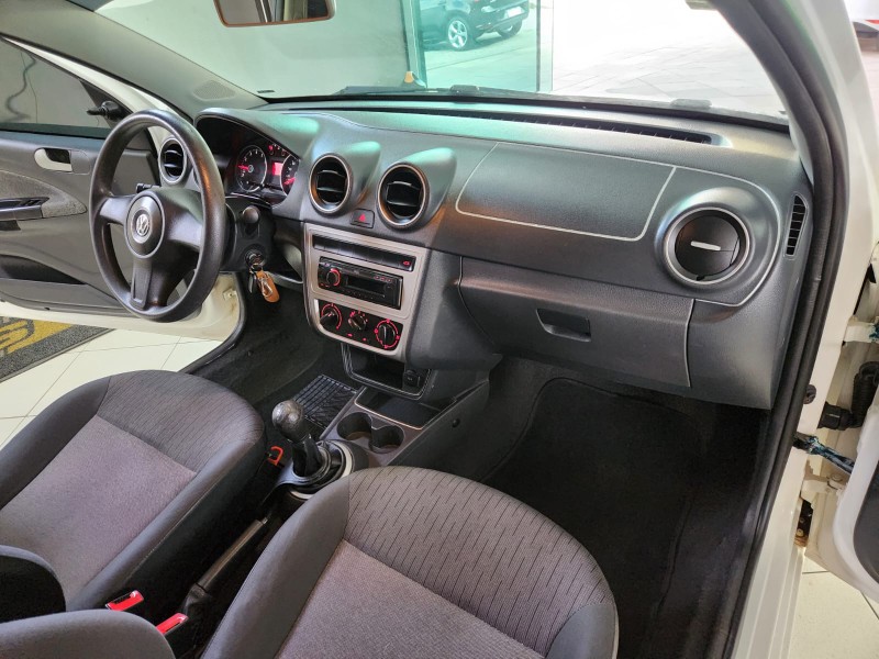 VOLKSWAGEN GOL CITY G6 1.0 / 2013/2014 TS VEÍCULOS ANTA GORDA / Carros no Vale
