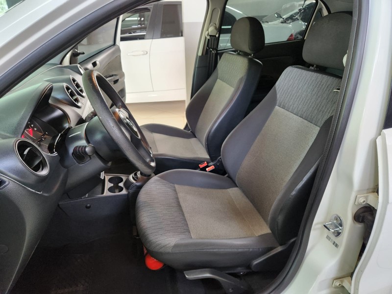 VOLKSWAGEN GOL CITY G6 1.0 / 2013/2014 TS VEÍCULOS ANTA GORDA / Carros no Vale