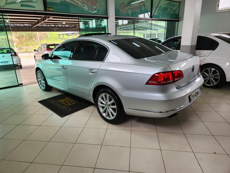 VOLKSWAGEN PASSAT HIGHLINE 2.0 T 2011/2012 TS VEÍCULOS ANTA GORDA / Carros no Vale