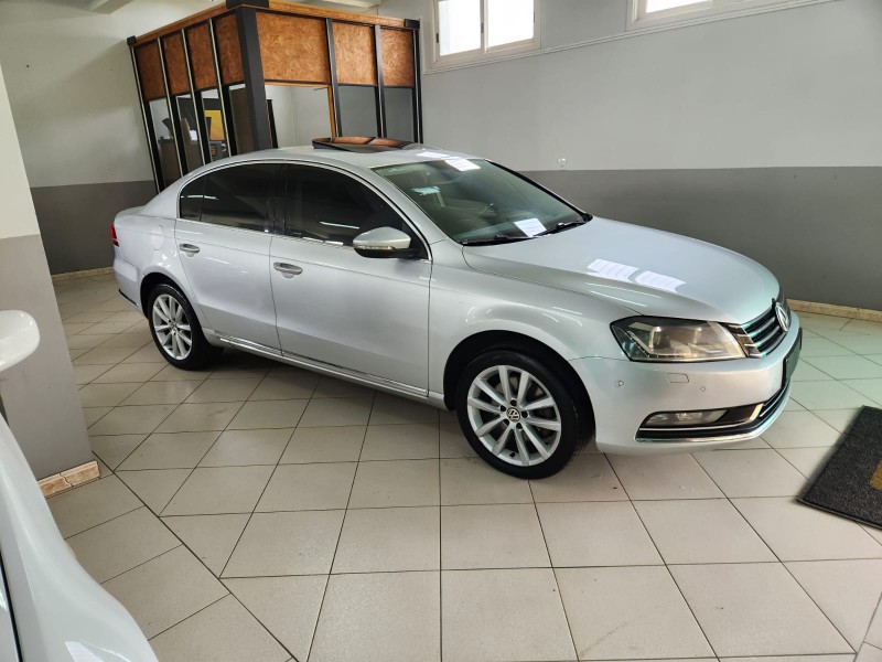 VOLKSWAGEN PASSAT HIGHLINE 2.0 T 2011/2012 TS VEÍCULOS ANTA GORDA / Carros no Vale