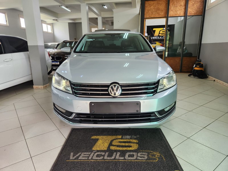 VOLKSWAGEN PASSAT HIGHLINE 2.0 T 2011/2012 TS VEÍCULOS ANTA GORDA / Carros no Vale