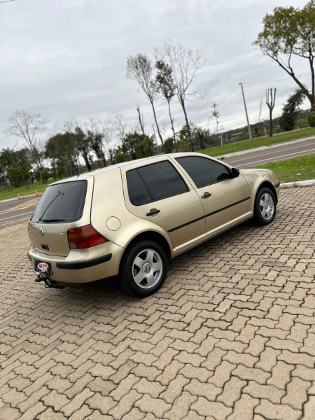 VOLKSWAGEN GOLF 1.6 MI 8V FLEX 4P MANUAL /2001 NEURI VEÍCULOS LAJEADO / Carros no Vale
