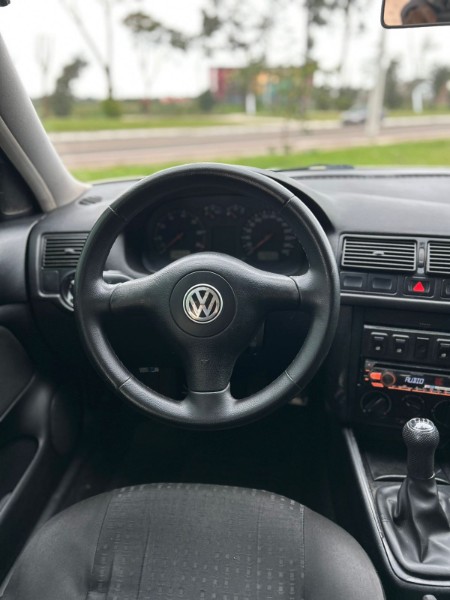 VOLKSWAGEN GOLF 1.6 MI 8V FLEX 4P MANUAL /2001 NEURI VEÍCULOS LAJEADO / Carros no Vale
