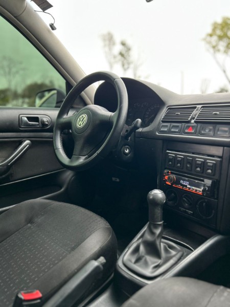 VOLKSWAGEN GOLF 1.6 MI 8V FLEX 4P MANUAL /2001 NEURI VEÍCULOS LAJEADO / Carros no Vale