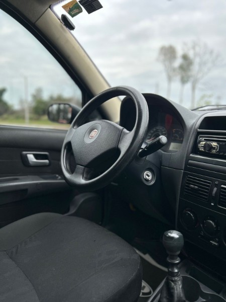 FIAT SIENA 1.4 EL 8V /2010 NEURI VEÍCULOS LAJEADO / Carros no Vale