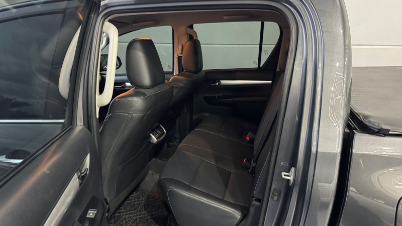 TOYOTA HILUX SRX CD 2.8 4X4 /2021 IDEAL VEÍCULOS LAJEADO / Carros no Vale