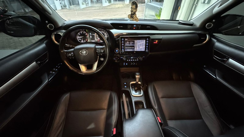 TOYOTA HILUX SRX CD 2.8 4X4 /2021 IDEAL VEÍCULOS LAJEADO / Carros no Vale