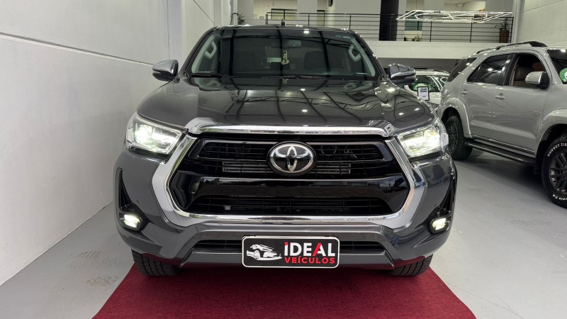 TOYOTA HILUX SRX CD 2.8 4X4 /2021 IDEAL VEÍCULOS LAJEADO / Carros no Vale