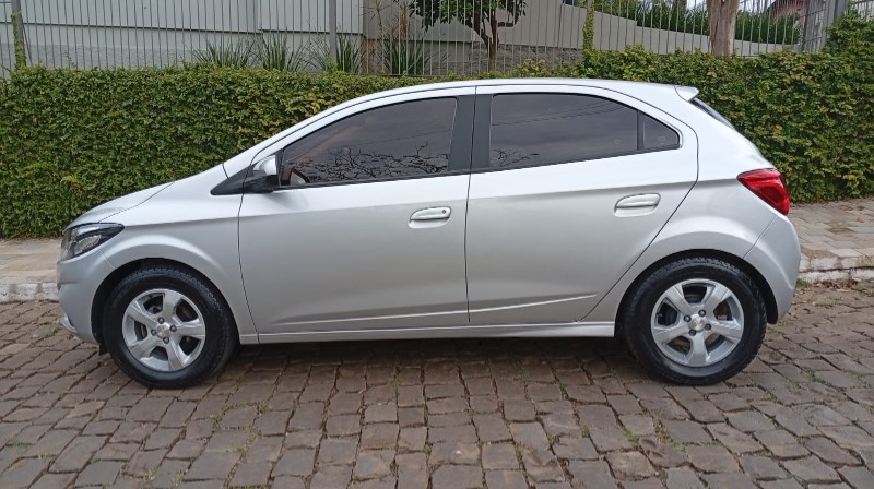 CHEVROLET ONIX 1.4 LT 2018/2019 ALTERNATIVA VEÍCULOS LAJEADO / Carros no Vale