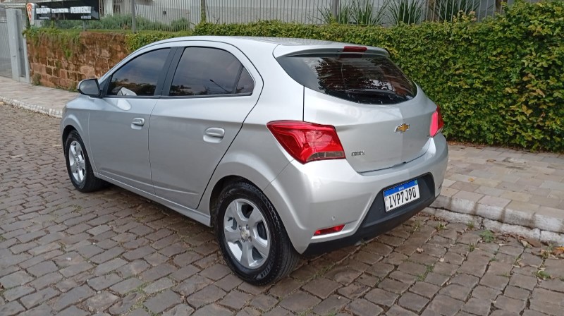 CHEVROLET ONIX 1.4 LT 2018/2019 ALTERNATIVA VEÍCULOS LAJEADO / Carros no Vale