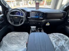 CHEVROLET SILVERADO HIGH COUNTRY 5.3 V8 AWD AUT. /2024 IDEAL VEÍCULOS LAJEADO / Carros no Vale
