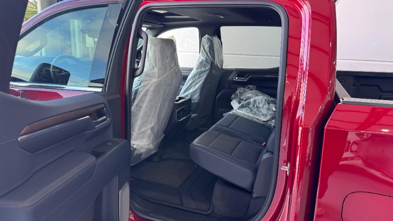CHEVROLET SILVERADO HIGH COUNTRY 5.3 V8 AWD AUT. /2024 IDEAL VEÍCULOS LAJEADO / Carros no Vale