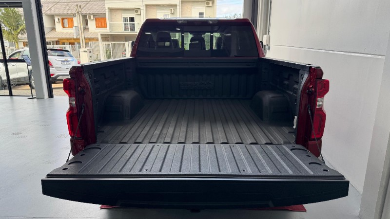 CHEVROLET SILVERADO HIGH COUNTRY 5.3 V8 AWD AUT. /2024 IDEAL VEÍCULOS LAJEADO / Carros no Vale