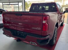 CHEVROLET SILVERADO HIGH COUNTRY 5.3 V8 AWD AUT. /2024 IDEAL VEÍCULOS LAJEADO / Carros no Vale