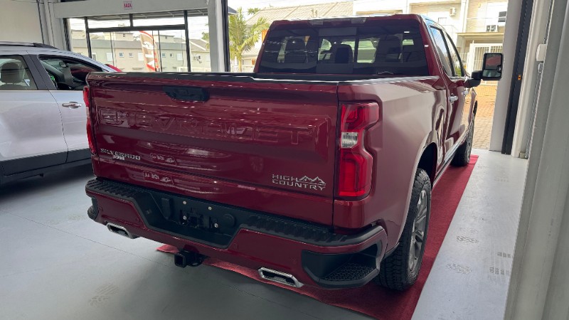 CHEVROLET SILVERADO HIGH COUNTRY 5.3 V8 AWD AUT. /2024 IDEAL VEÍCULOS LAJEADO / Carros no Vale