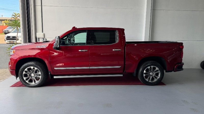 CHEVROLET SILVERADO HIGH COUNTRY 5.3 V8 AWD AUT. /2024 IDEAL VEÍCULOS LAJEADO / Carros no Vale
