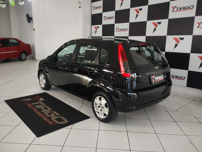 FORD FIESTA SE 1.0 8V FLEX 5P 2014/2014 TIAGO AUTOMÓVEIS VENÂNCIO AIRES / Carros no Vale