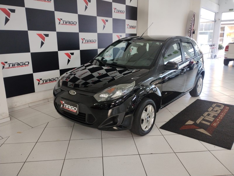 FORD FIESTA SE 1.0 8V FLEX 5P 2014/2014 TIAGO AUTOMÓVEIS VENÂNCIO AIRES / Carros no Vale
