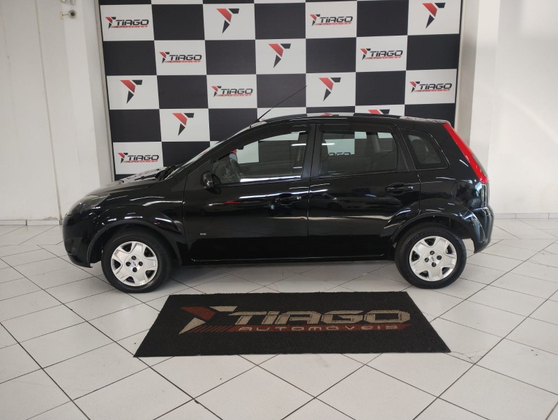 FORD FIESTA SE 1.0 8V FLEX 5P 2014/2014 TIAGO AUTOMÓVEIS VENÂNCIO AIRES / Carros no Vale