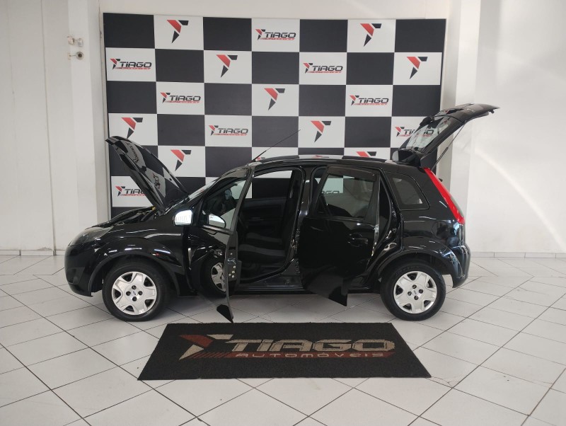 FORD FIESTA SE 1.0 8V FLEX 5P 2014/2014 TIAGO AUTOMÓVEIS VENÂNCIO AIRES / Carros no Vale