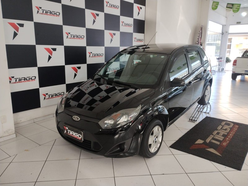 FORD FIESTA SE 1.0 8V FLEX 5P 2014/2014 TIAGO AUTOMÓVEIS VENÂNCIO AIRES / Carros no Vale
