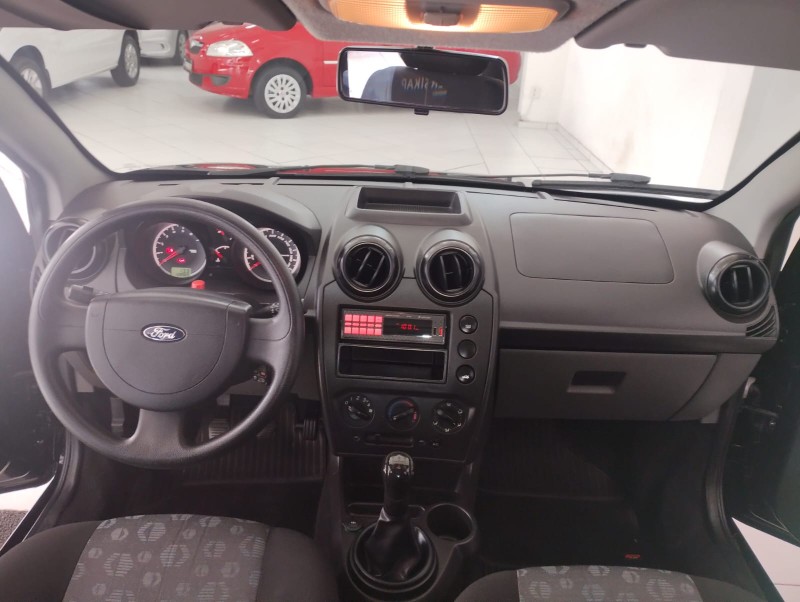 FORD FIESTA SE 1.0 8V FLEX 5P 2014/2014 TIAGO AUTOMÓVEIS VENÂNCIO AIRES / Carros no Vale