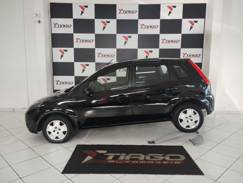 FORD FIESTA SE 1.0 8V FLEX 5P 2014/2014 TIAGO AUTOMÓVEIS VENÂNCIO AIRES / Carros no Vale