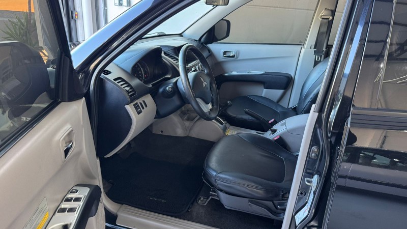 MITSUBISHI L200 TRITON 3.2 D /2010 IDEAL VEÍCULOS LAJEADO / Carros no Vale