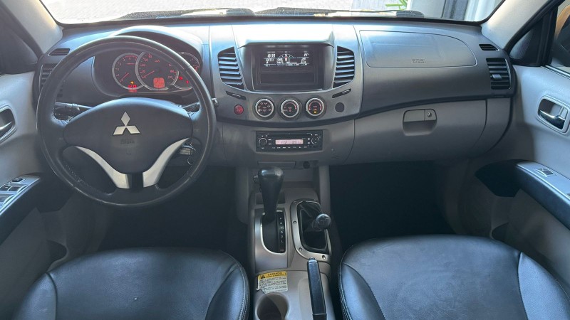 MITSUBISHI L200 TRITON 3.2 D /2010 IDEAL VEÍCULOS LAJEADO / Carros no Vale