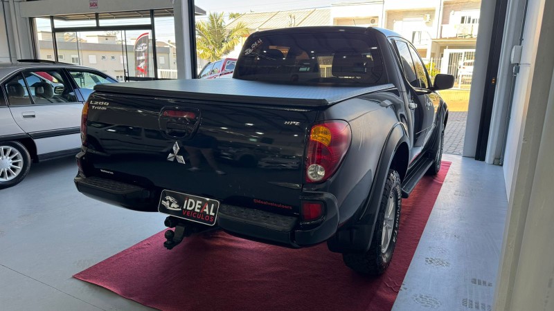 MITSUBISHI L200 TRITON 3.2 D /2010 IDEAL VEÍCULOS LAJEADO / Carros no Vale