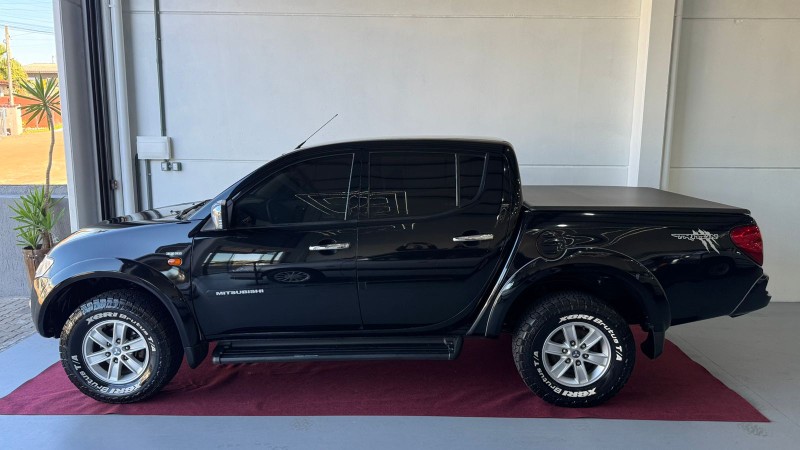 MITSUBISHI L200 TRITON 3.2 D /2010 IDEAL VEÍCULOS LAJEADO / Carros no Vale