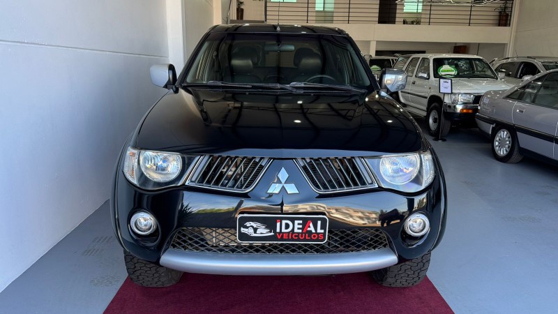 MITSUBISHI L200 TRITON 3.2 D /2010 IDEAL VEÍCULOS LAJEADO / Carros no Vale