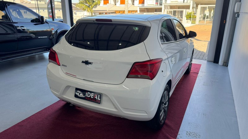 CHEVROLET ONIX HATCH JOY 1.0 8V FLEX 5P MEC. /2021 IDEAL VEÍCULOS LAJEADO / Carros no Vale