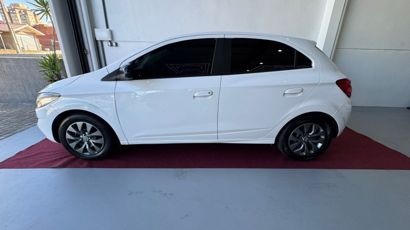 CHEVROLET ONIX HATCH JOY 1.0 8V FLEX 5P MEC. /2021 IDEAL VEÍCULOS LAJEADO / Carros no Vale