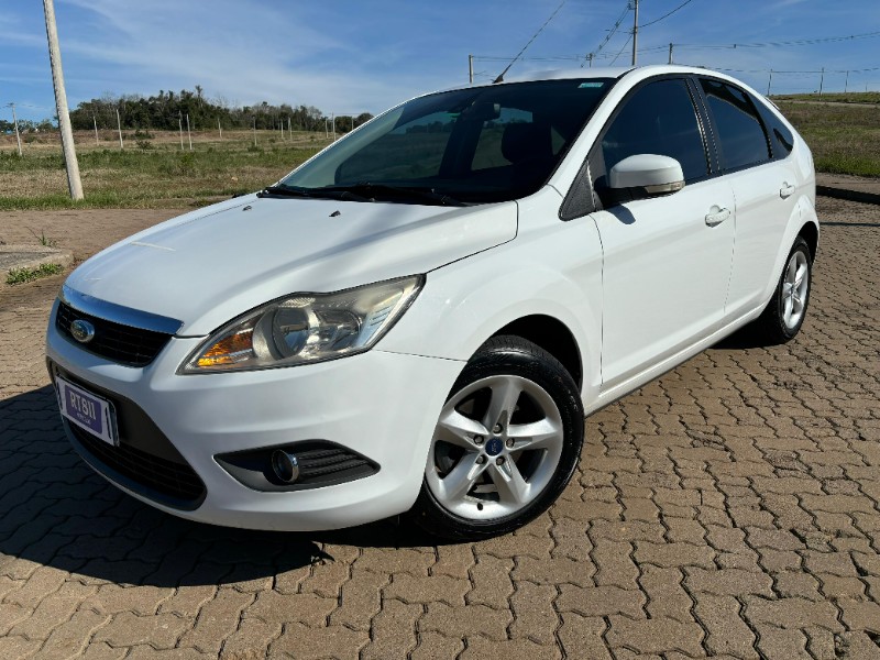 FORD FOCUS 2.0 /2013 RT 811 VEÍCULOS ARROIO DO MEIO / Carros no Vale