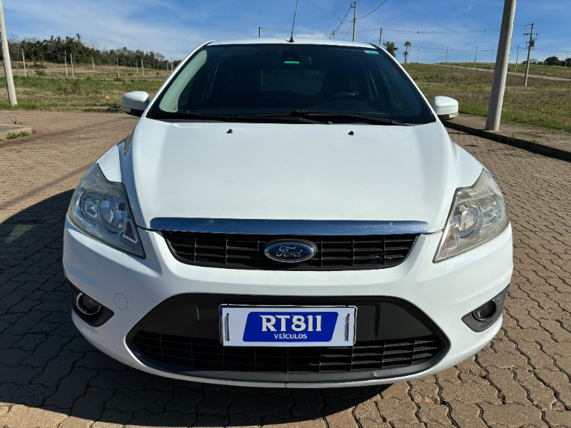 FORD FOCUS 2.0 /2013 RT 811 VEÍCULOS ARROIO DO MEIO / Carros no Vale