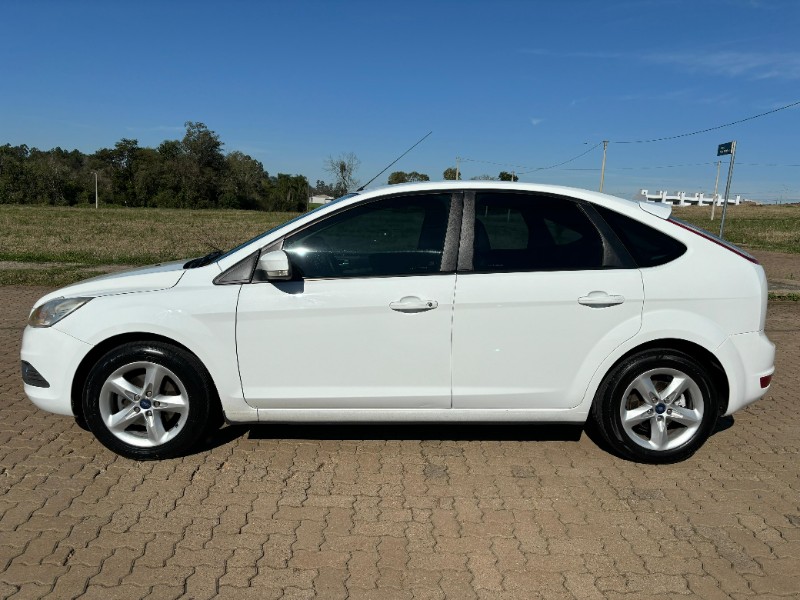 FORD FOCUS 2.0 /2013 RT 811 VEÍCULOS ARROIO DO MEIO / Carros no Vale