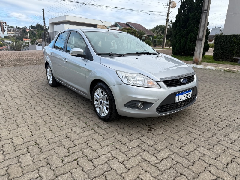 FORD FOCUS SEDAN 2.0 2013/2013 ELY AUTOMÓVEIS LAJEADO / Carros no Vale