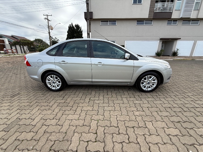 FORD FOCUS SEDAN 2.0 2013/2013 ELY AUTOMÓVEIS LAJEADO / Carros no Vale