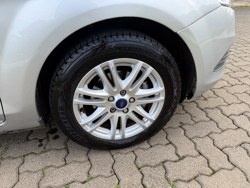 FORD FOCUS SEDAN 2.0 2013/2013 ELY AUTOMÓVEIS LAJEADO / Carros no Vale