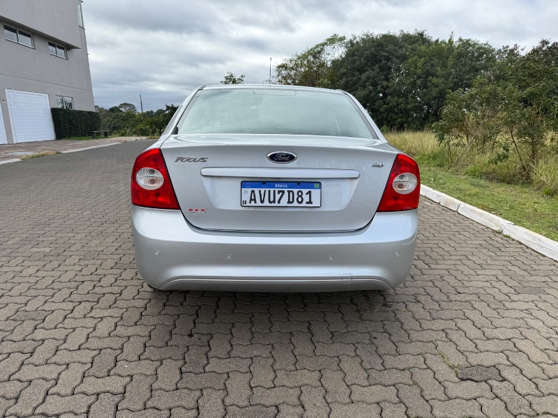 FORD FOCUS SEDAN 2.0 2013/2013 ELY AUTOMÓVEIS LAJEADO / Carros no Vale