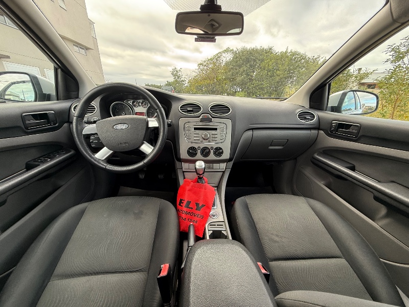 FORD FOCUS SEDAN 2.0 2013/2013 ELY AUTOMÓVEIS LAJEADO / Carros no Vale